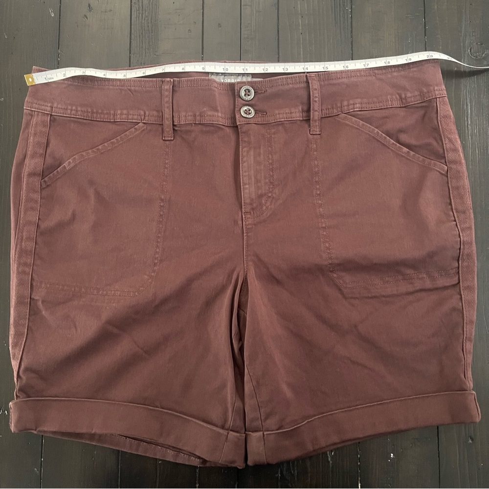 NWOT TORRID JEAN SHORT